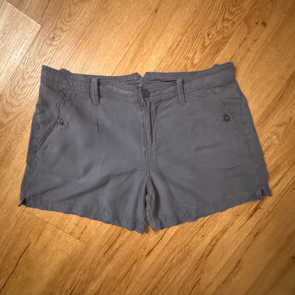 Women's blue linen blend 4’ shorts